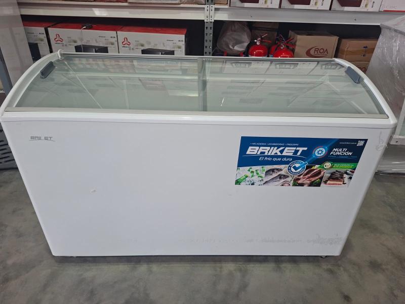 Freezer horizontal BRIKET FR4500 TVI 440 L tapa de vidrio curva / Usado
