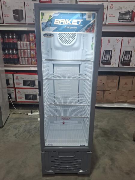Exhibidora Vertical BRIKET Master 3000 293 L Refrigeración por aire forzado / Usado